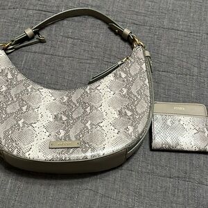 Fossil purse .  Like brand new , wallet still has tag.Gold accents